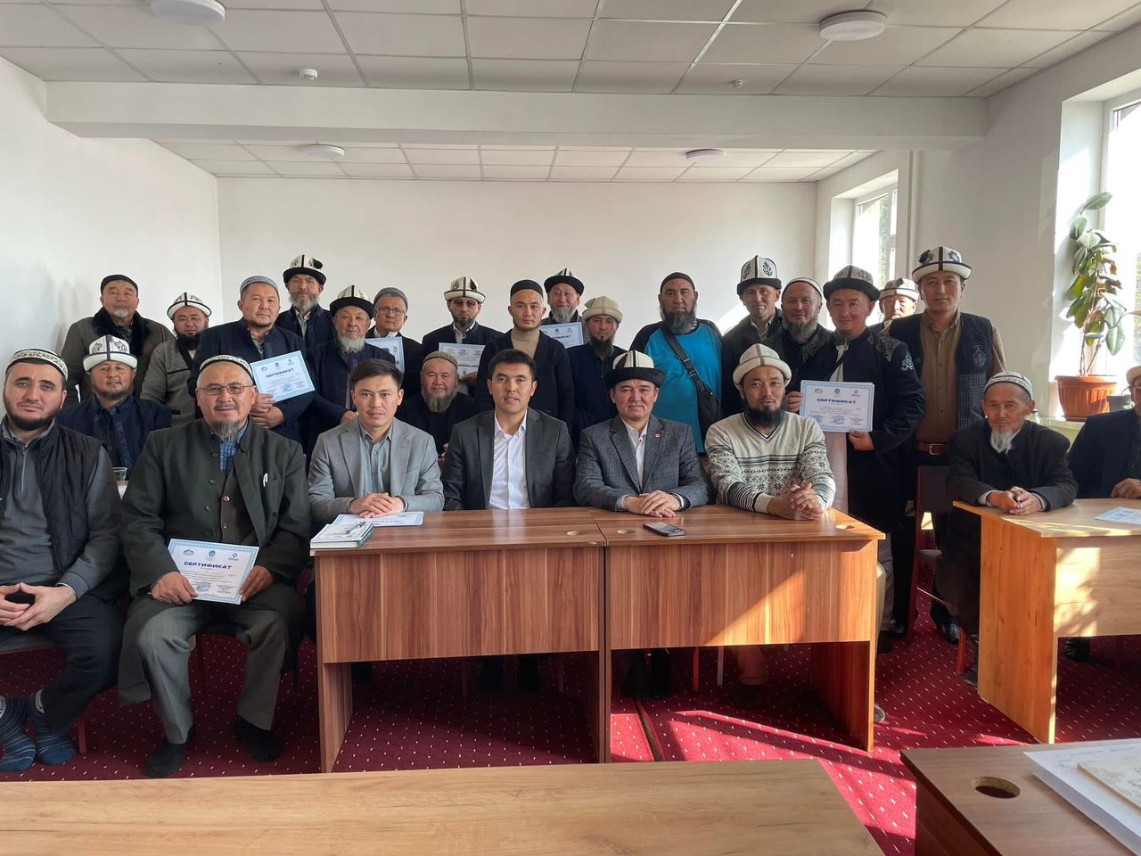 ДИНИЙ КЫЗМАТКЕРЛЕРДИН БИЛИМ ДЕҢГЭЭЛИН ЖОГОРУЛАТУУ